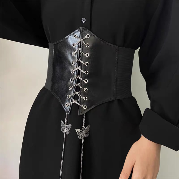 corset avec papillons noir en cuir